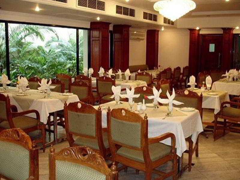 Hotel Vaibhav Waranasi Zewnętrze zdjęcie