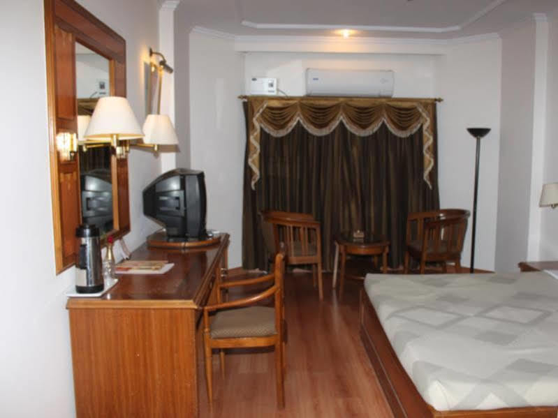 Hotel Vaibhav Waranasi Zewnętrze zdjęcie