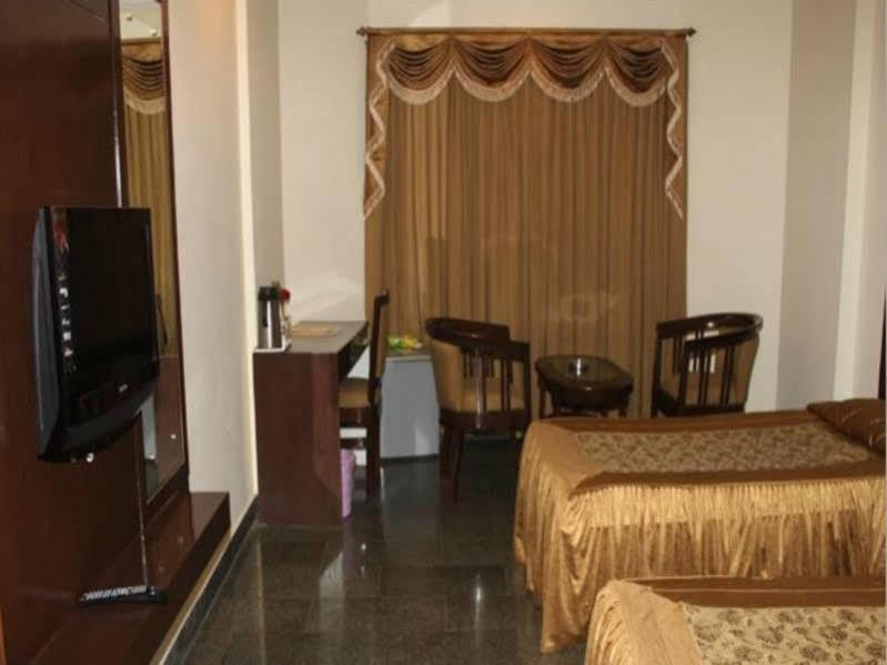 Hotel Vaibhav Waranasi Zewnętrze zdjęcie