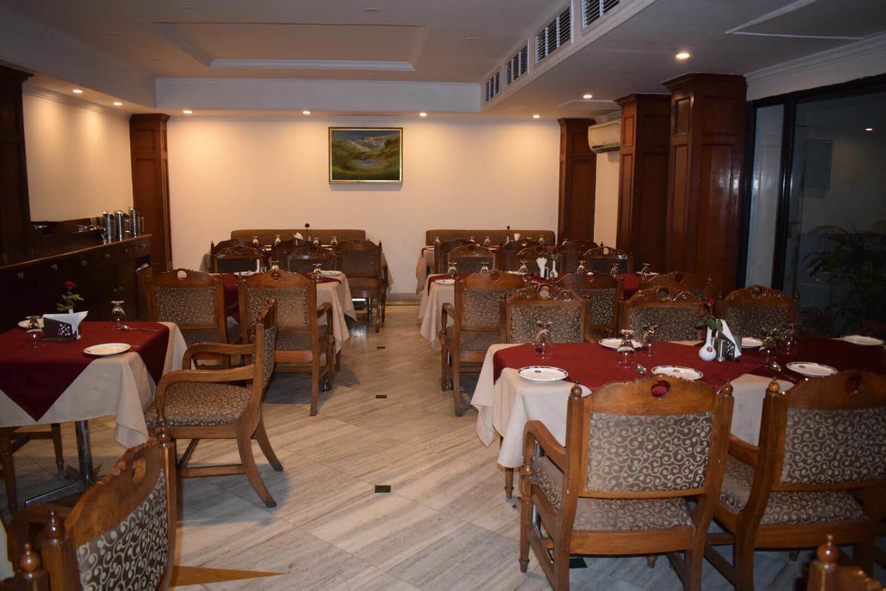 Hotel Vaibhav Waranasi Zewnętrze zdjęcie