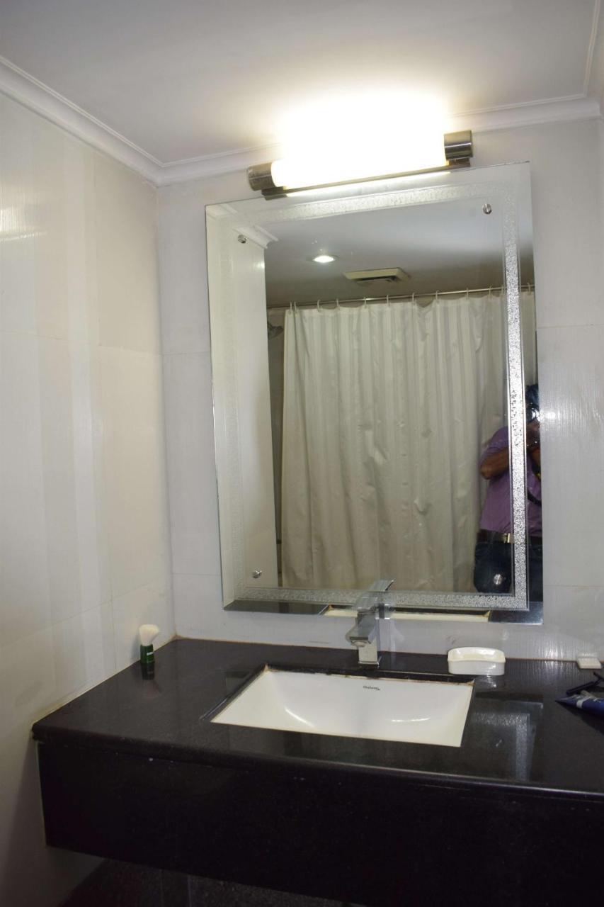 Hotel Vaibhav Waranasi Zewnętrze zdjęcie