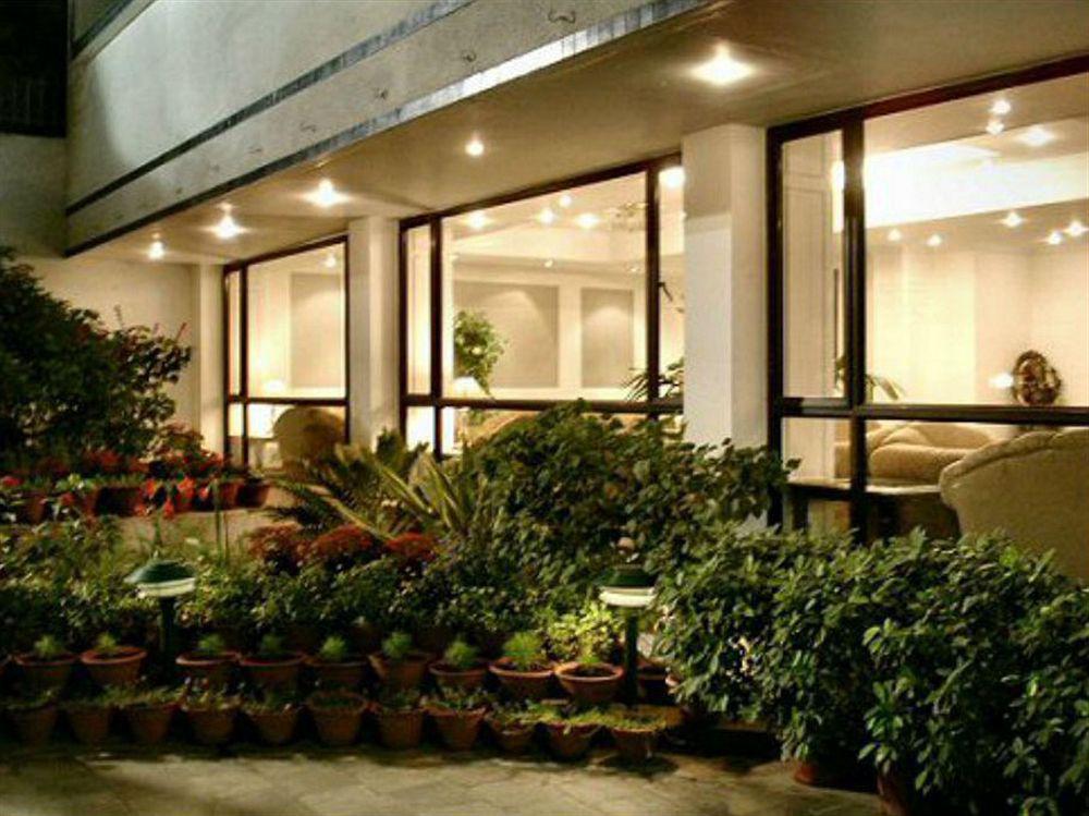 Hotel Vaibhav Waranasi Zewnętrze zdjęcie